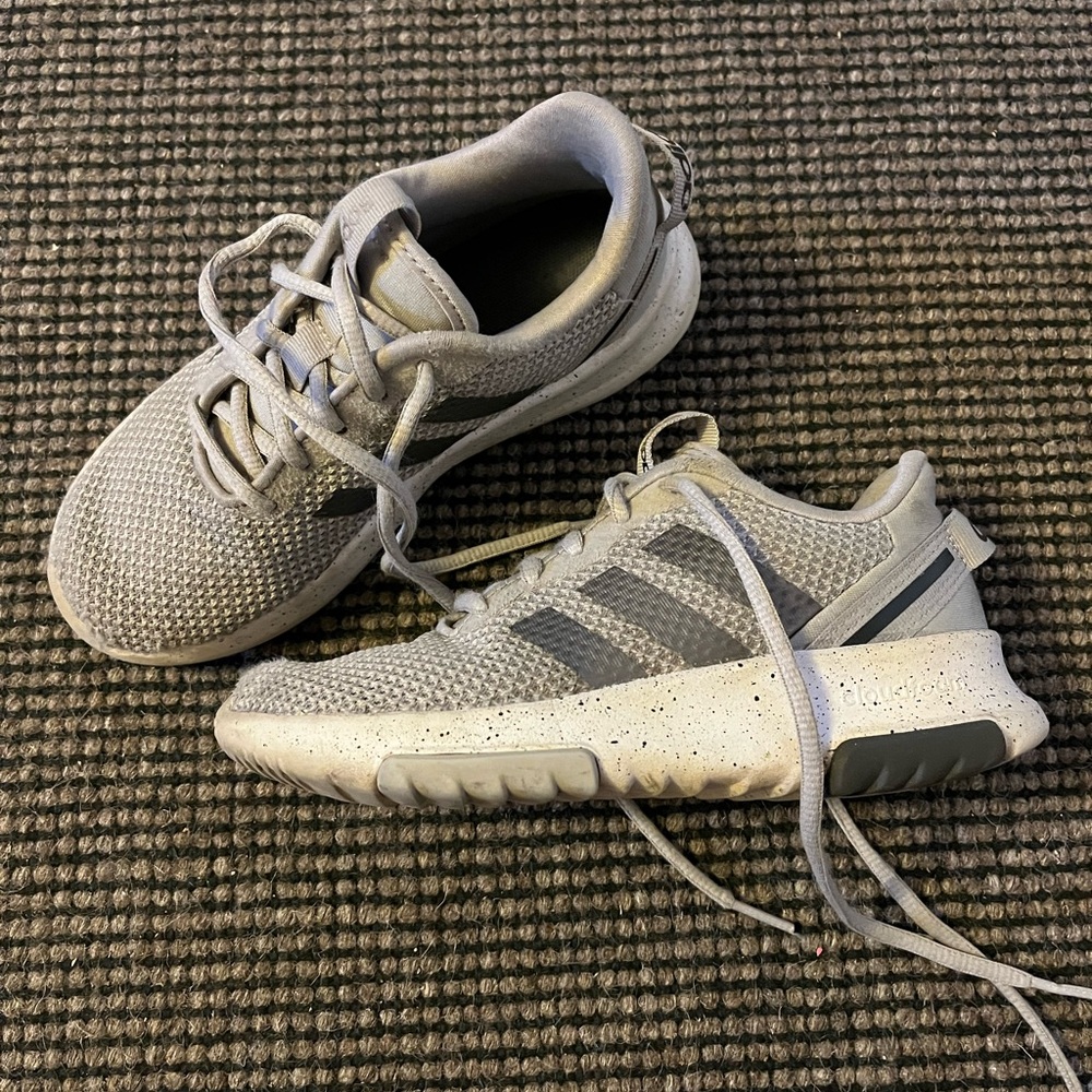 Adidas Kids Grey Shoes size 1 - Picture 3 of 5